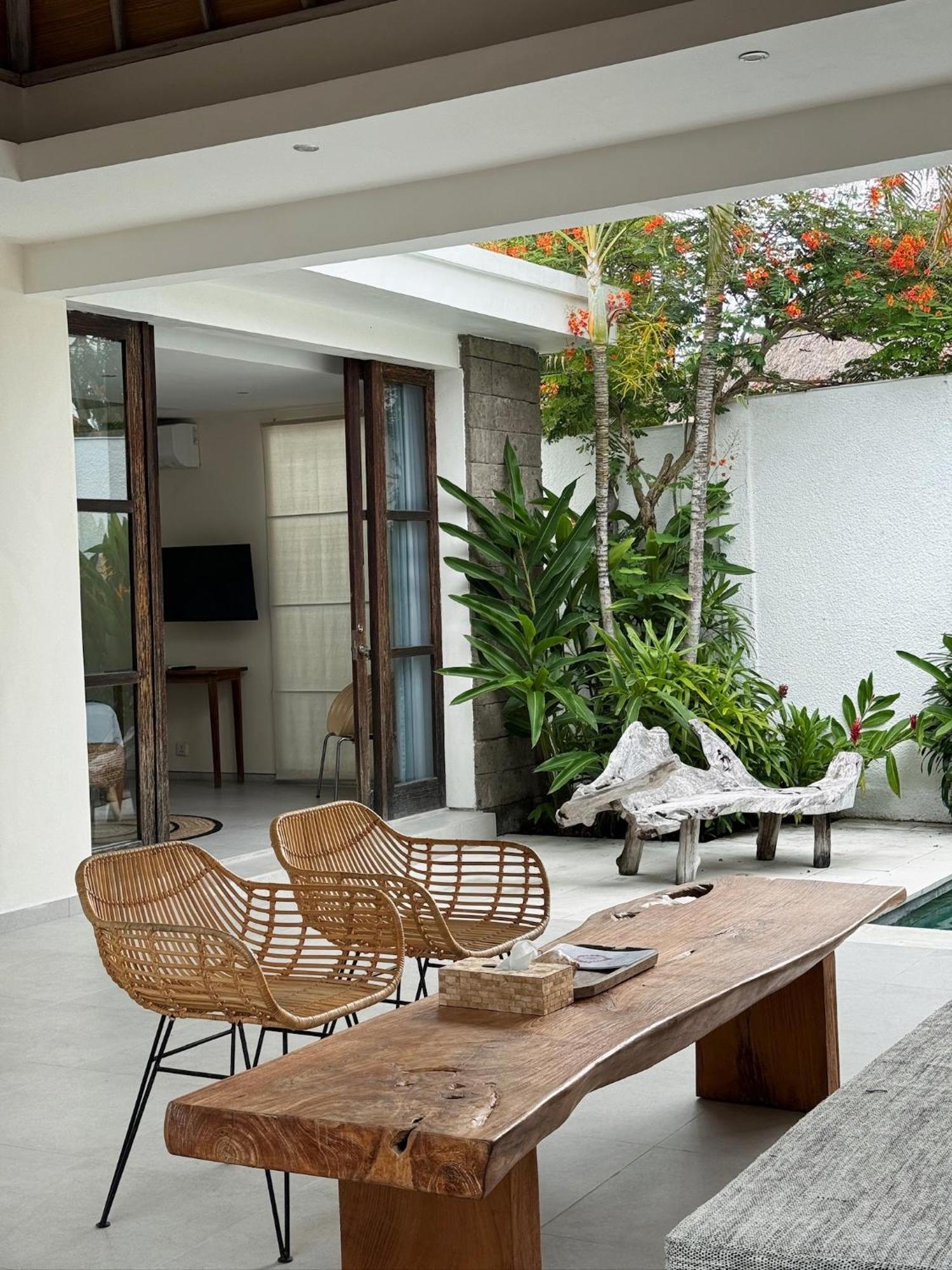 Aster Villa Seminyak Bagian luar foto